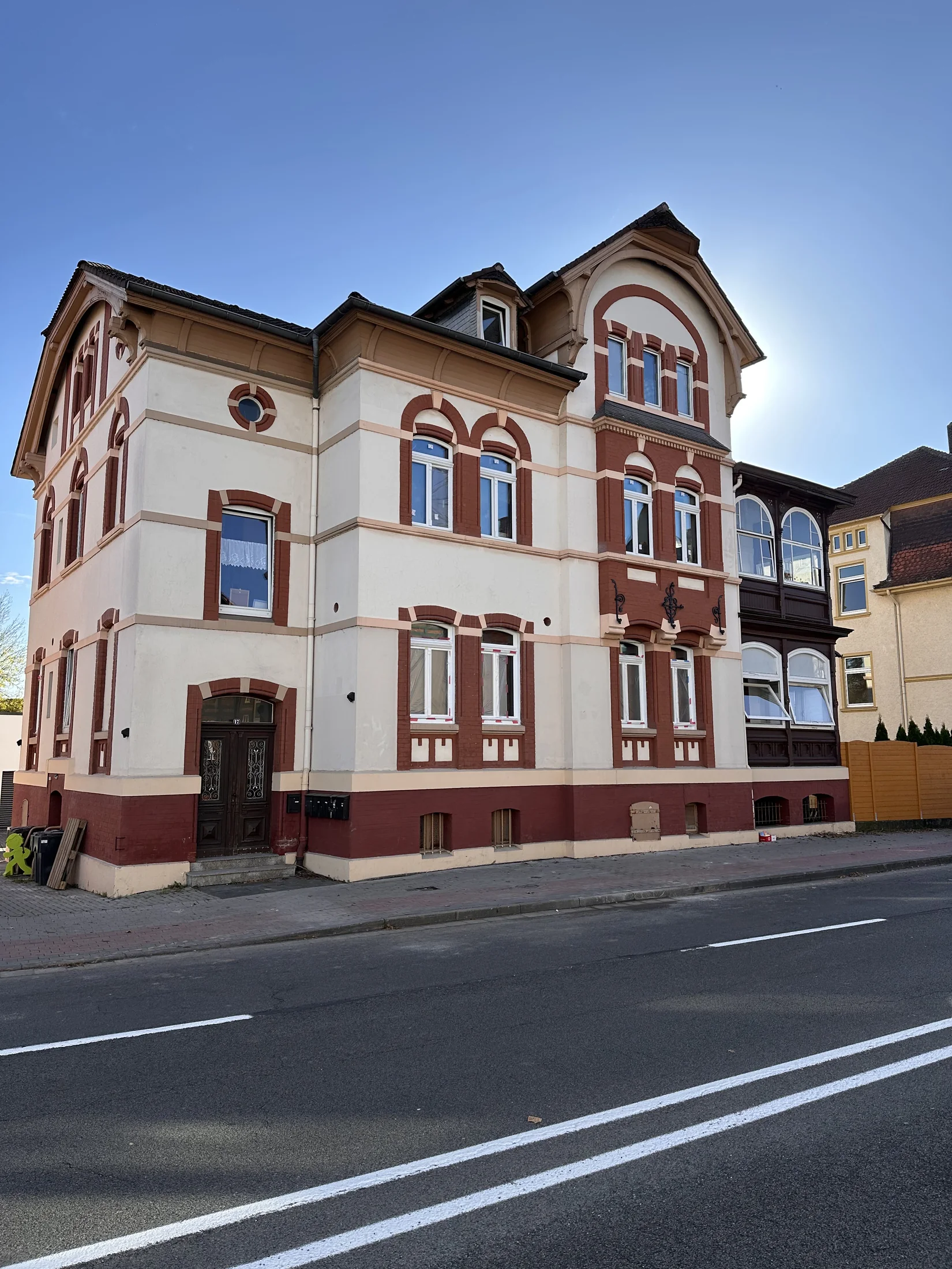 Historical facade of the Hainstraße 17 residential building in Bad Hersfeld